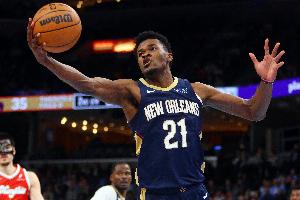 差一板两双！米西半场4中2得10分9板1盖帽 前场篮板有4个