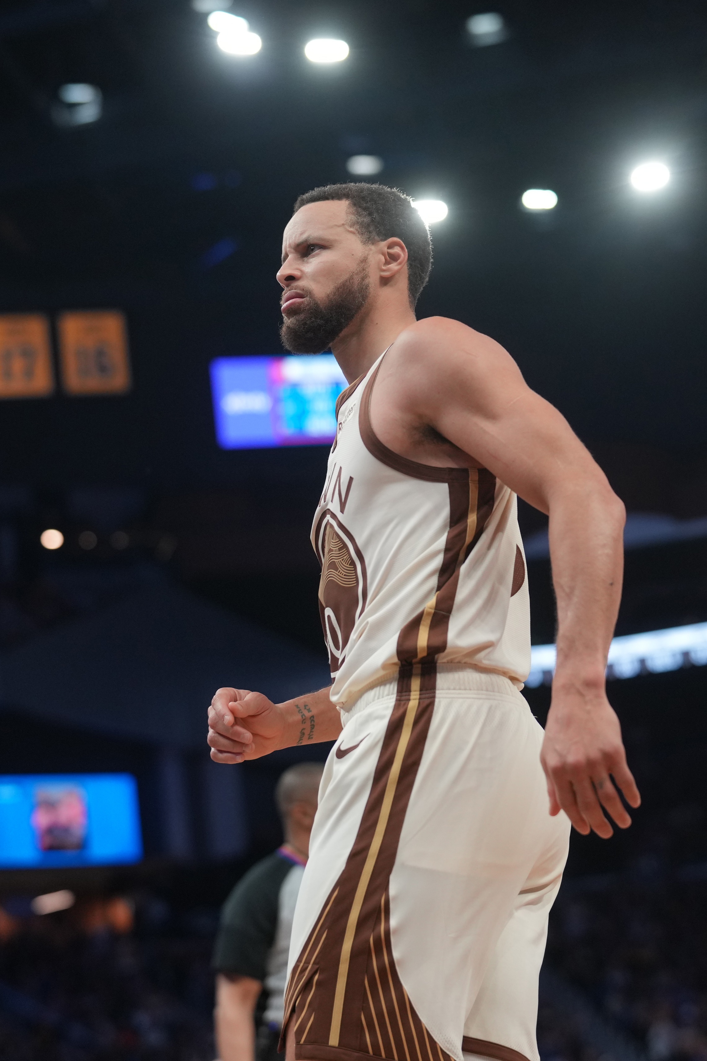 必一运动官网app-Shams：库里形容自己的右膝问题为难以预测 此前已多次出现反复