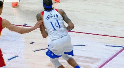 鹈鹕集体抱怨约基奇关键封盖犯规 锡安得不到哨?